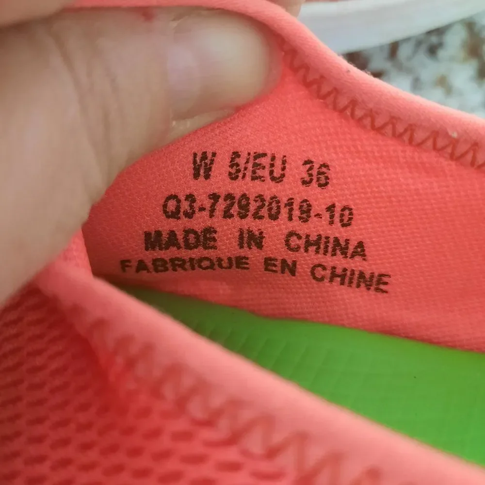 Oofos‎ Oomg  Slip On  size  5US
